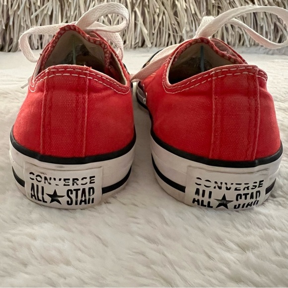CONVERSE 4 (6) Red Low Top Laced Canvas Classic - Picture 6 of 9